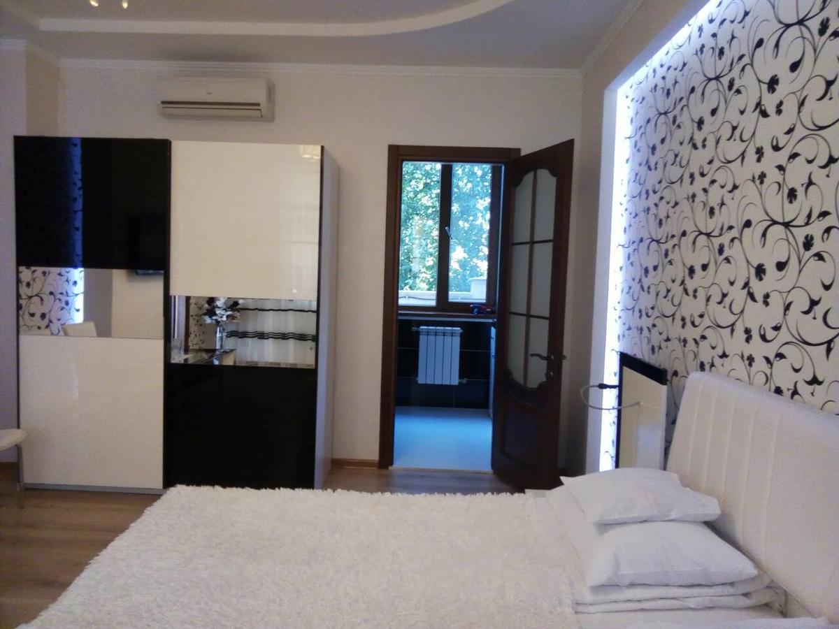 Hotel Aquarius Čornomors'k Esterno foto