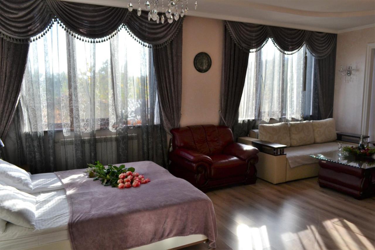 Hotel Aquarius Čornomors'k Esterno foto