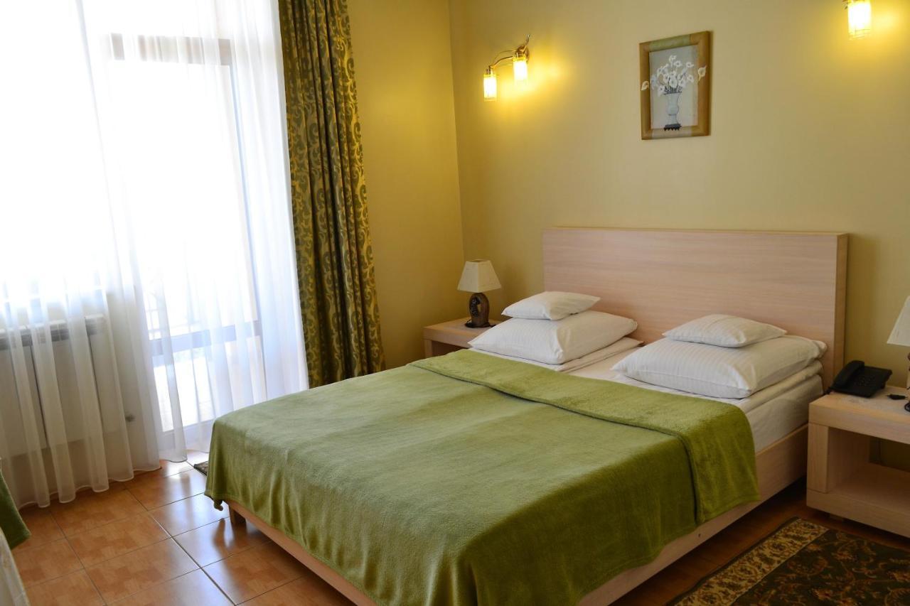 Hotel Aquarius Čornomors'k Esterno foto